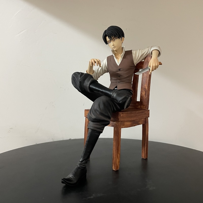 진격의 거인 리바이 아커만 의자 위에 앉아 있는 피규어 - Anime Merchandise Box 리뷰 및 가격
